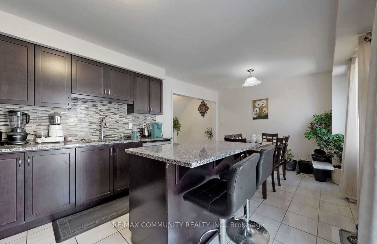 2761 Sapphire Dr Property Photo 4