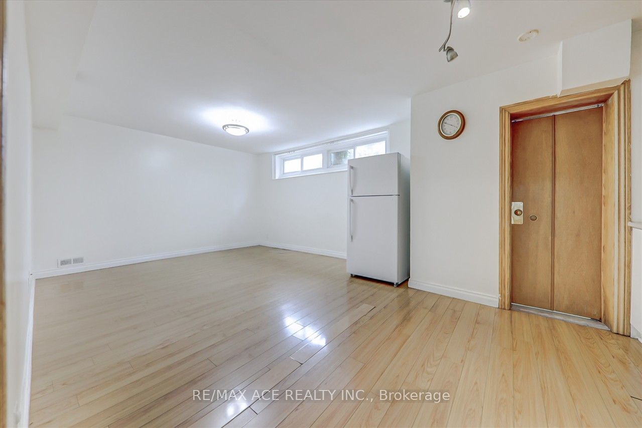 15 Rutledge Ave Property Photo 6