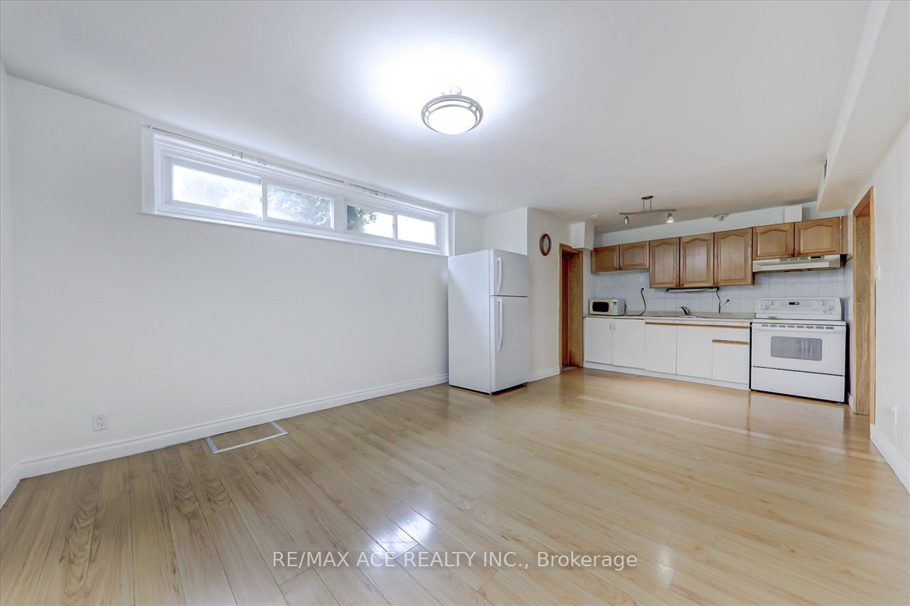 15 Rutledge Ave Property Photo 7