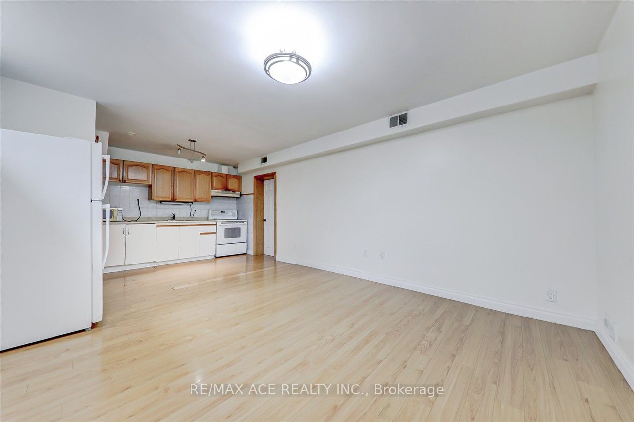 15 Rutledge Ave Property Photo 8