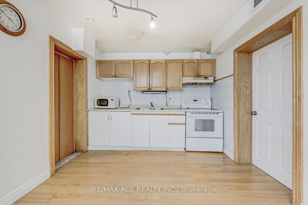 15 Rutledge Ave Property Photo 9