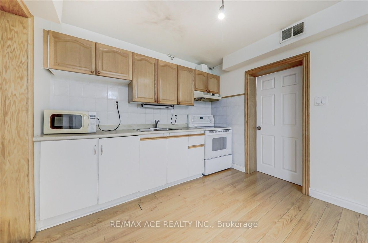 15 Rutledge Ave Property Photo 11