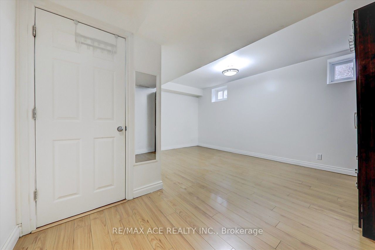 15 Rutledge Ave Property Photo 13