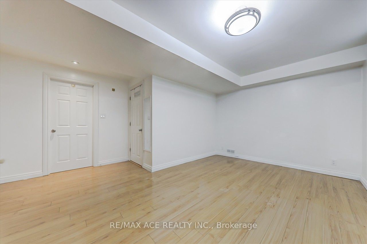 15 Rutledge Ave Property Photo 14