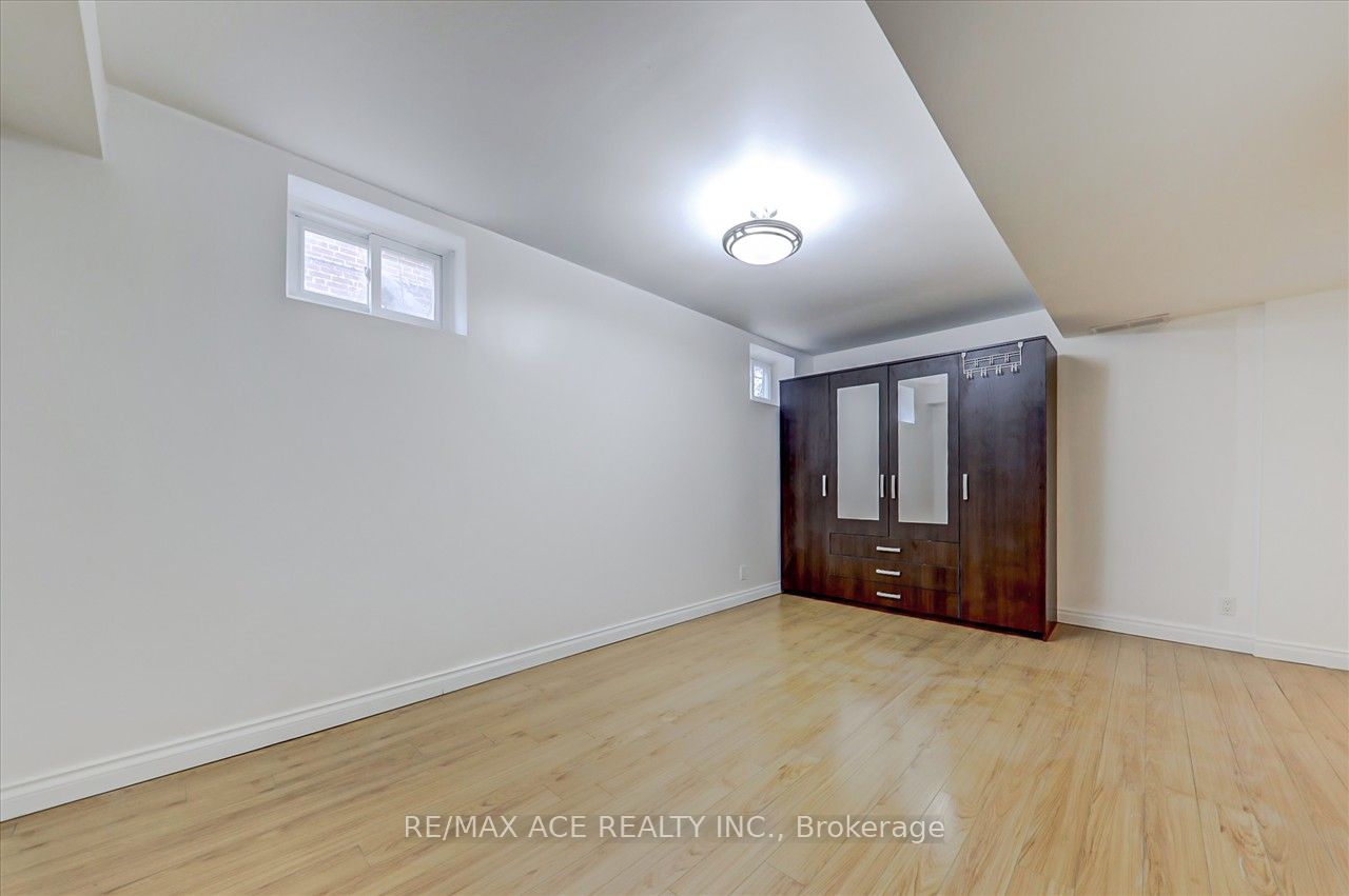 15 Rutledge Ave Property Photo 16