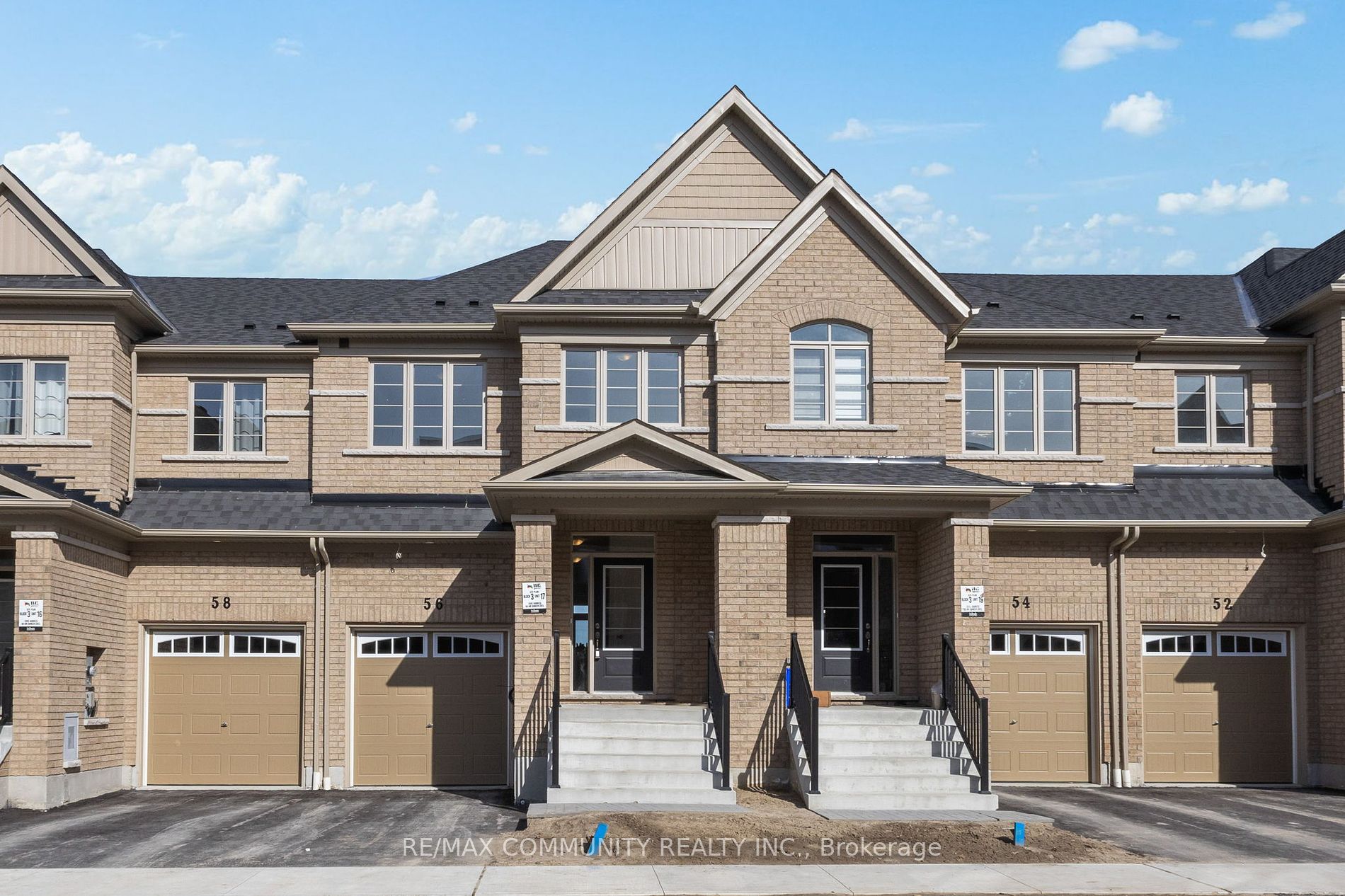 56 Air Dancer Cres Property Photo 1
