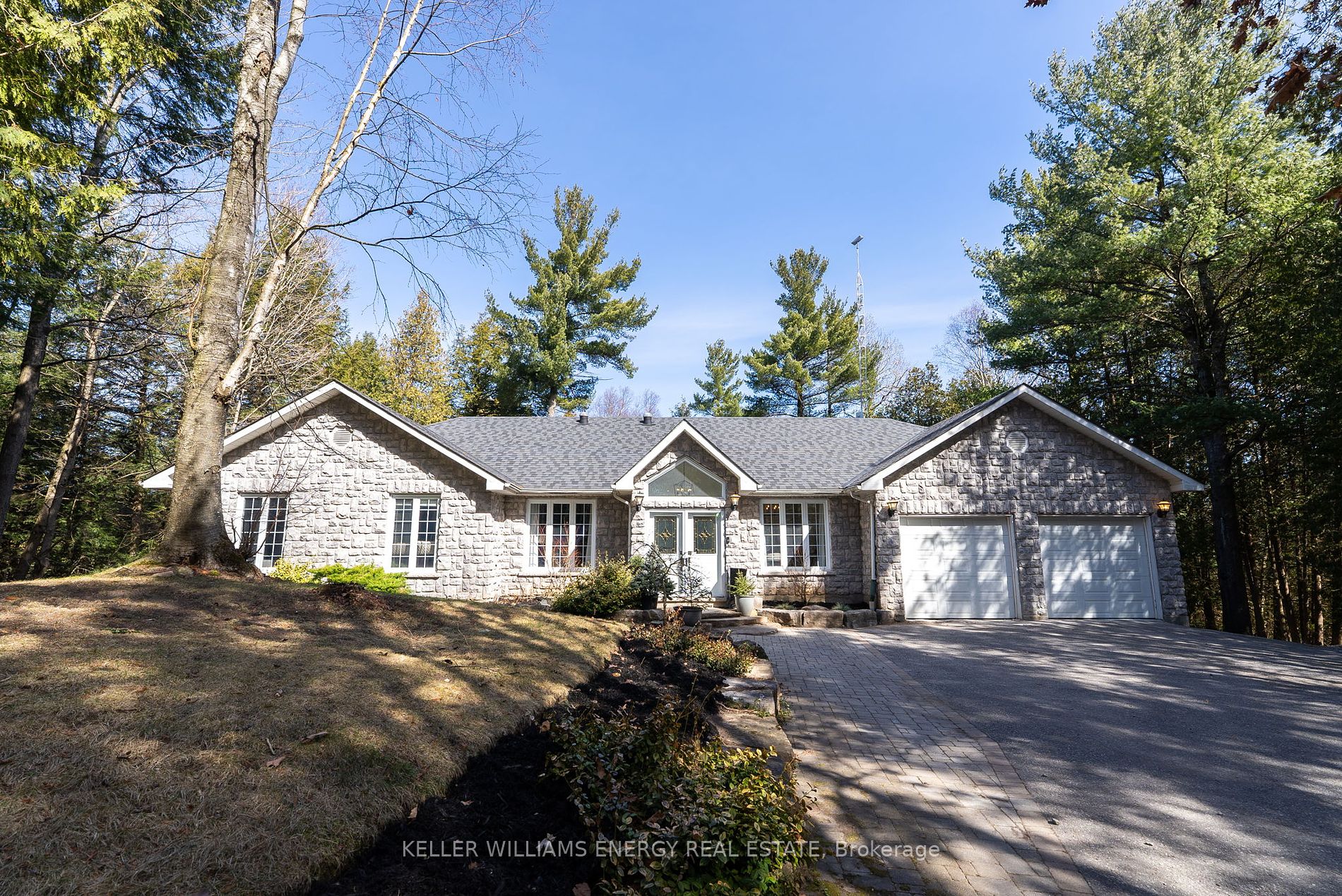 9015 Mosport Rd Property Photo