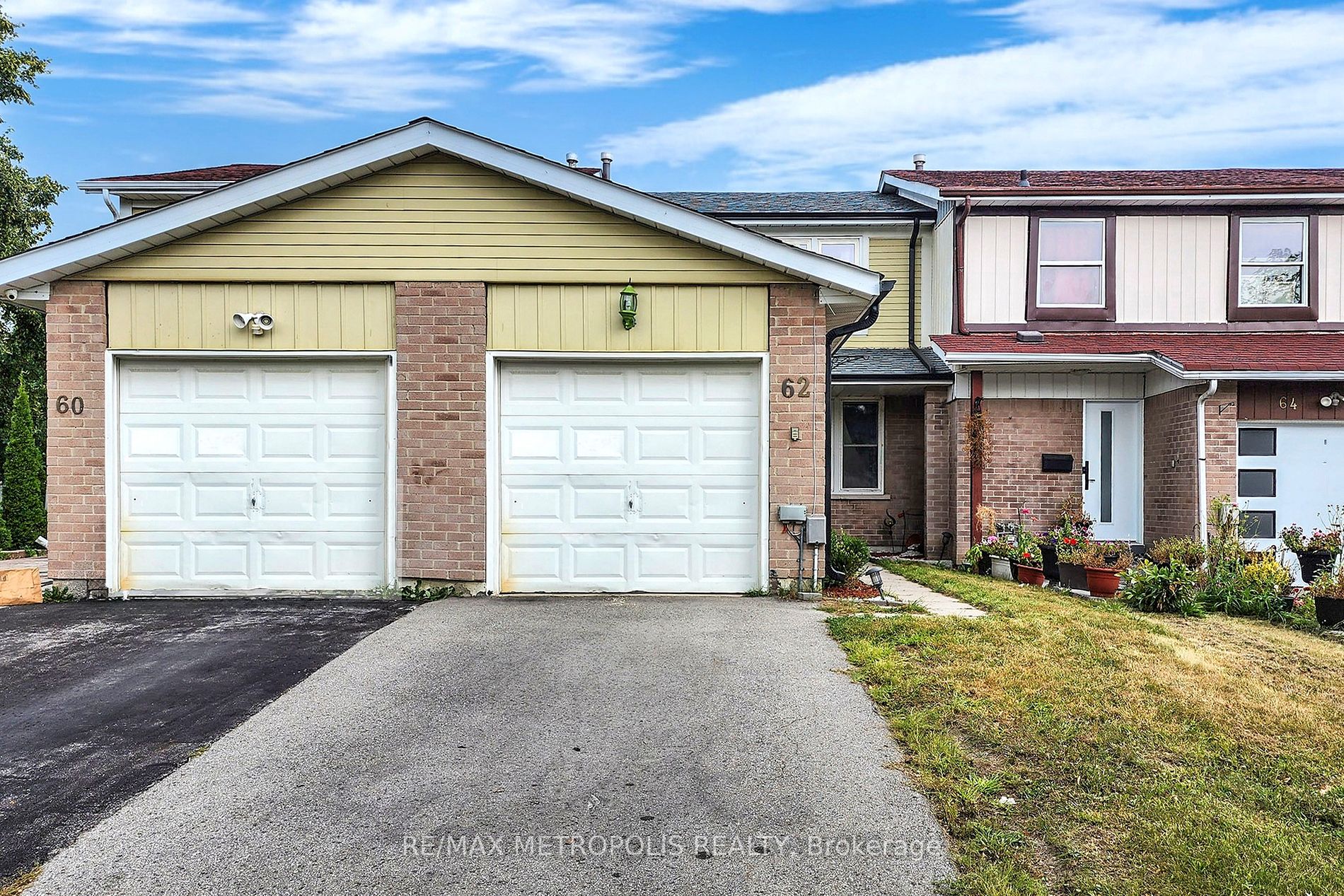 62 Dunthorne Crt Property Photo 2