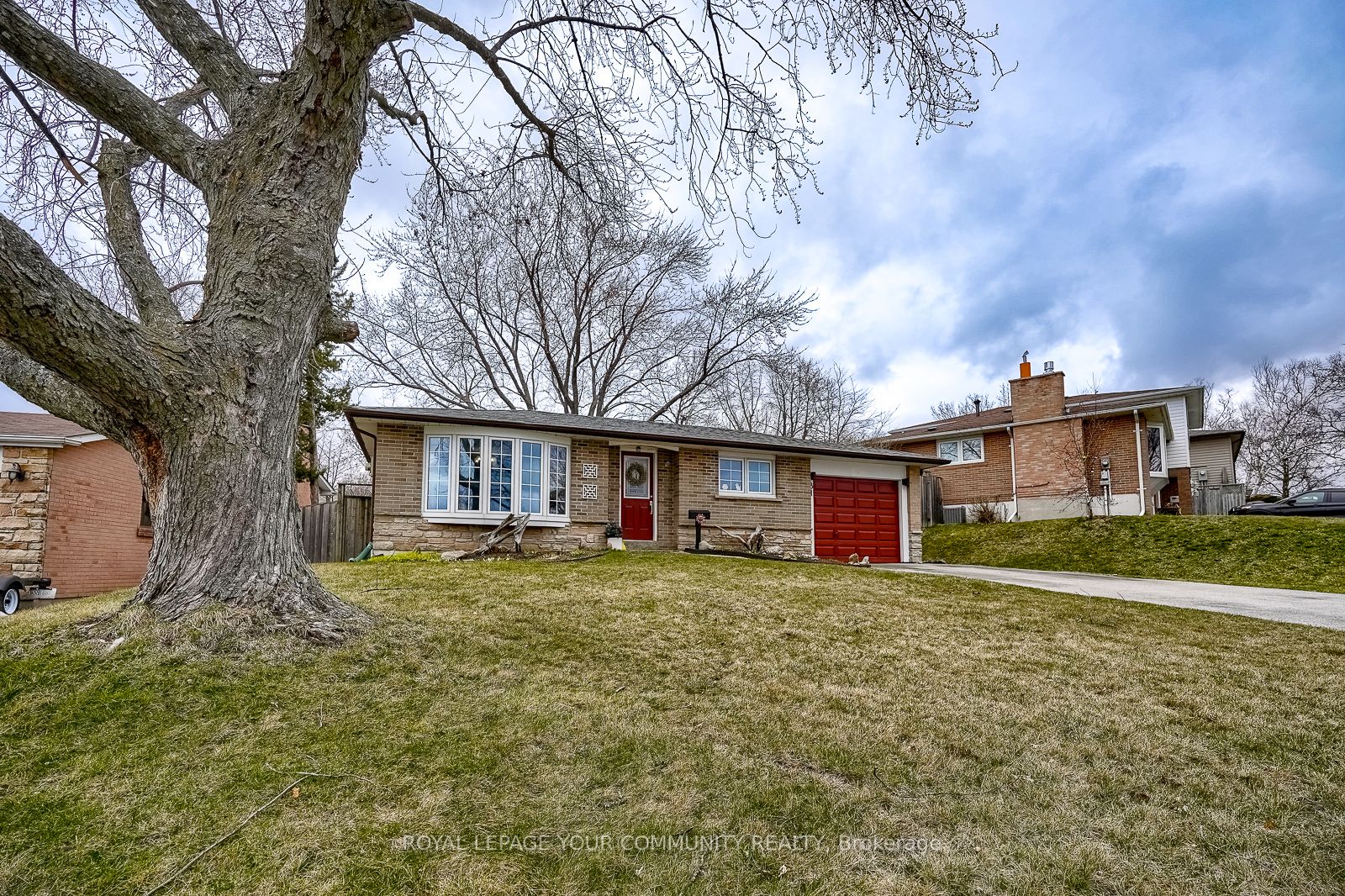 81 Harland Cres Property Photo 3
