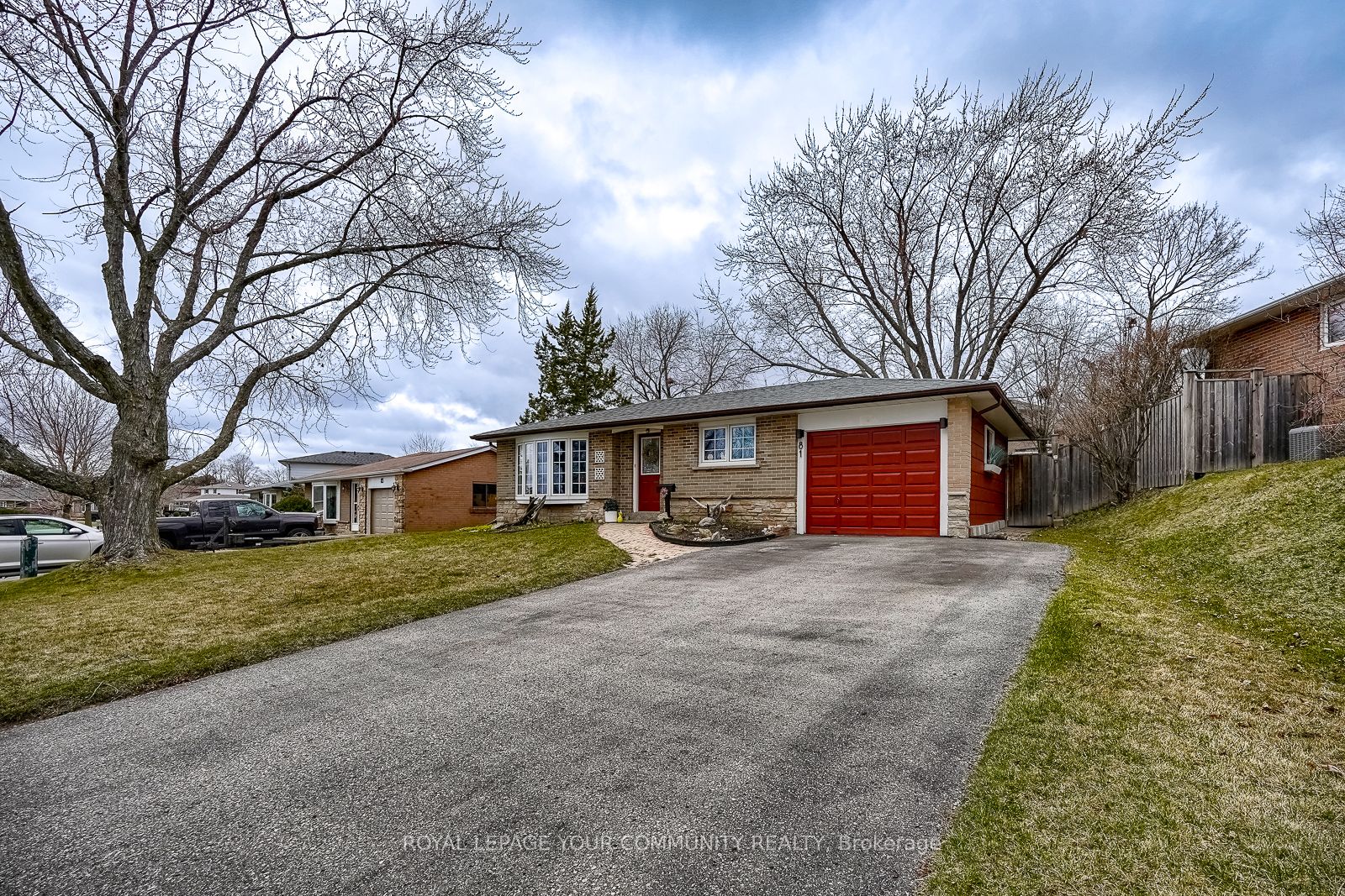 81 Harland Cres Property Photo 4
