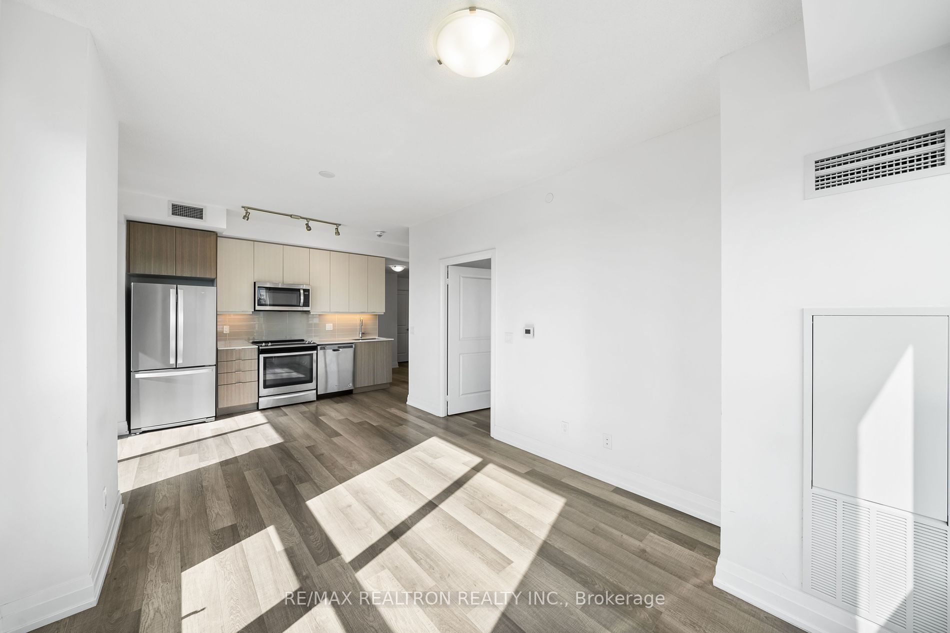 3121 Sheppard Ave E 02 Property Photo 27