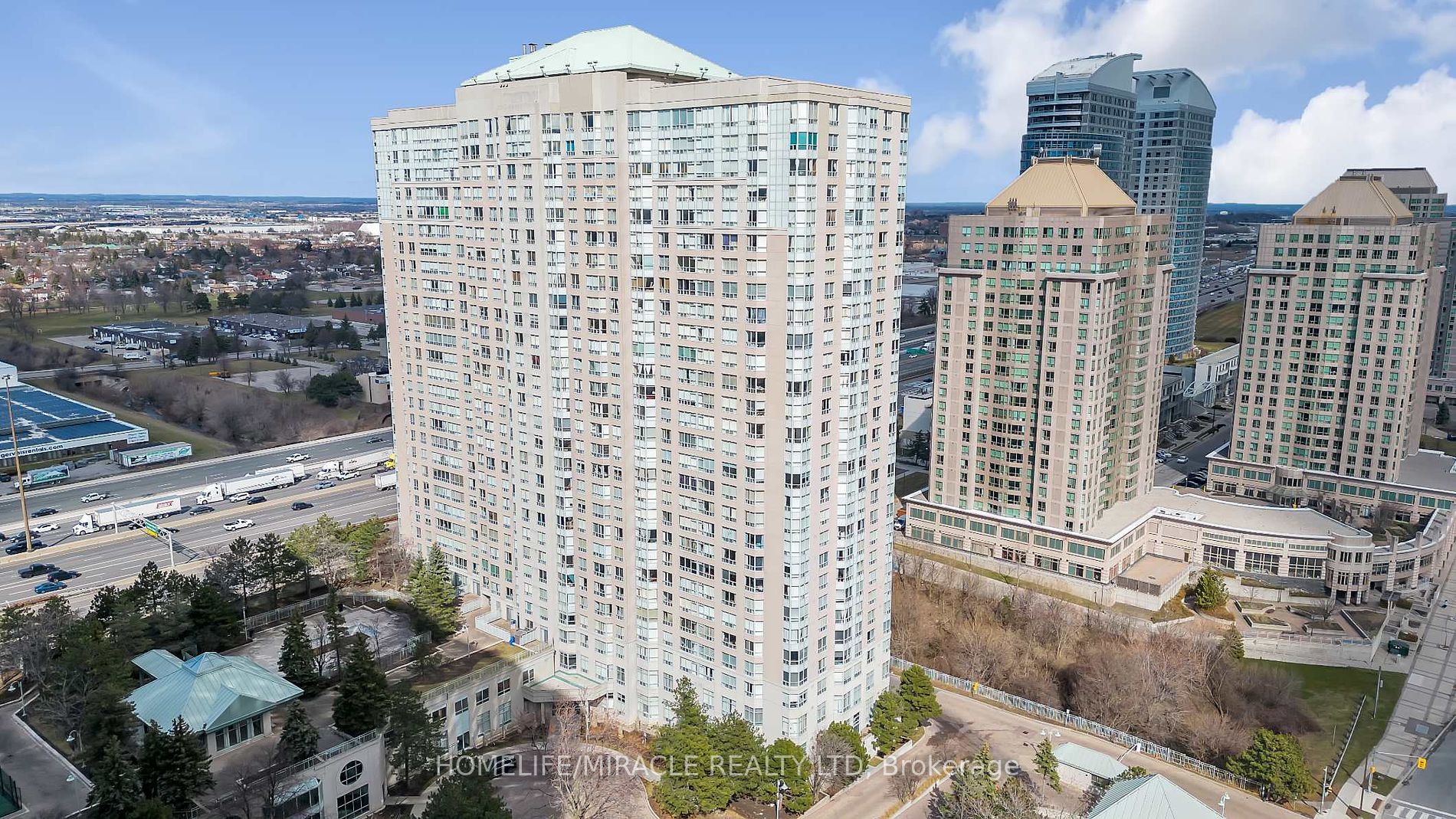 88 Corporate Dr 18 Property Photo 1