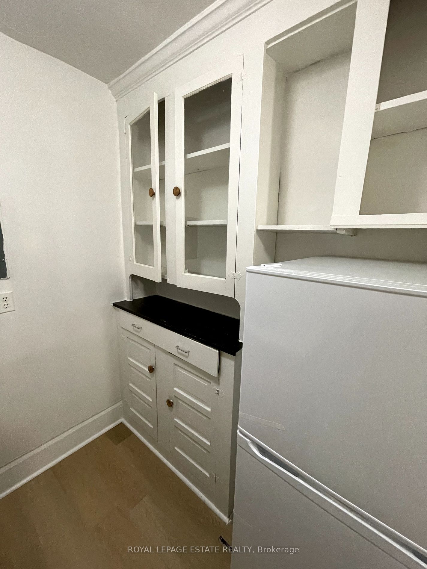 2449 Queen St E 04 Property Photo 16