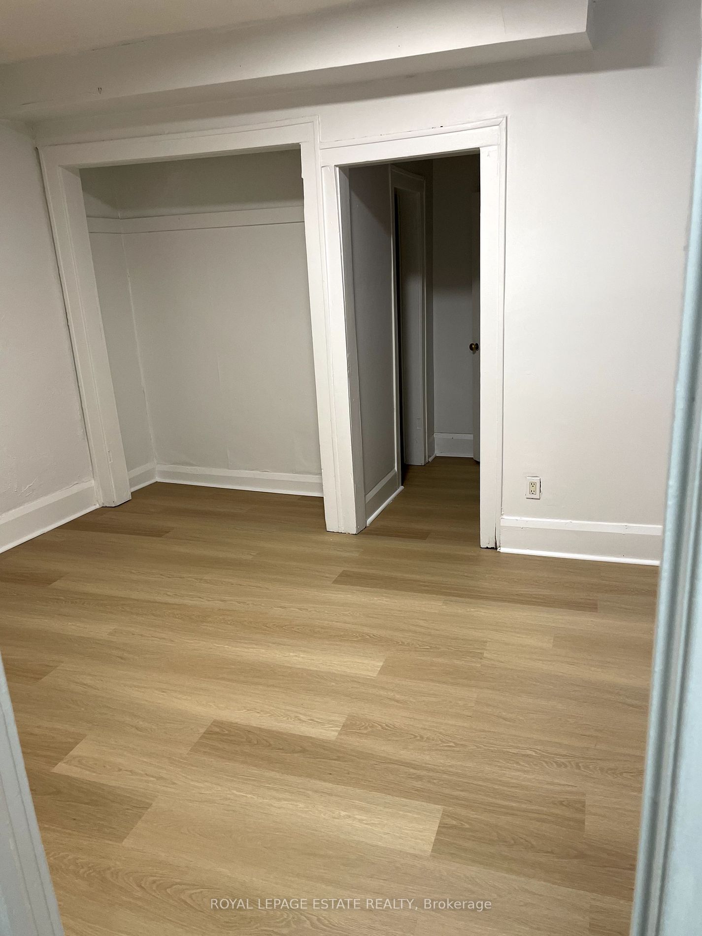 2449 Queen St E 04 Property Photo 20