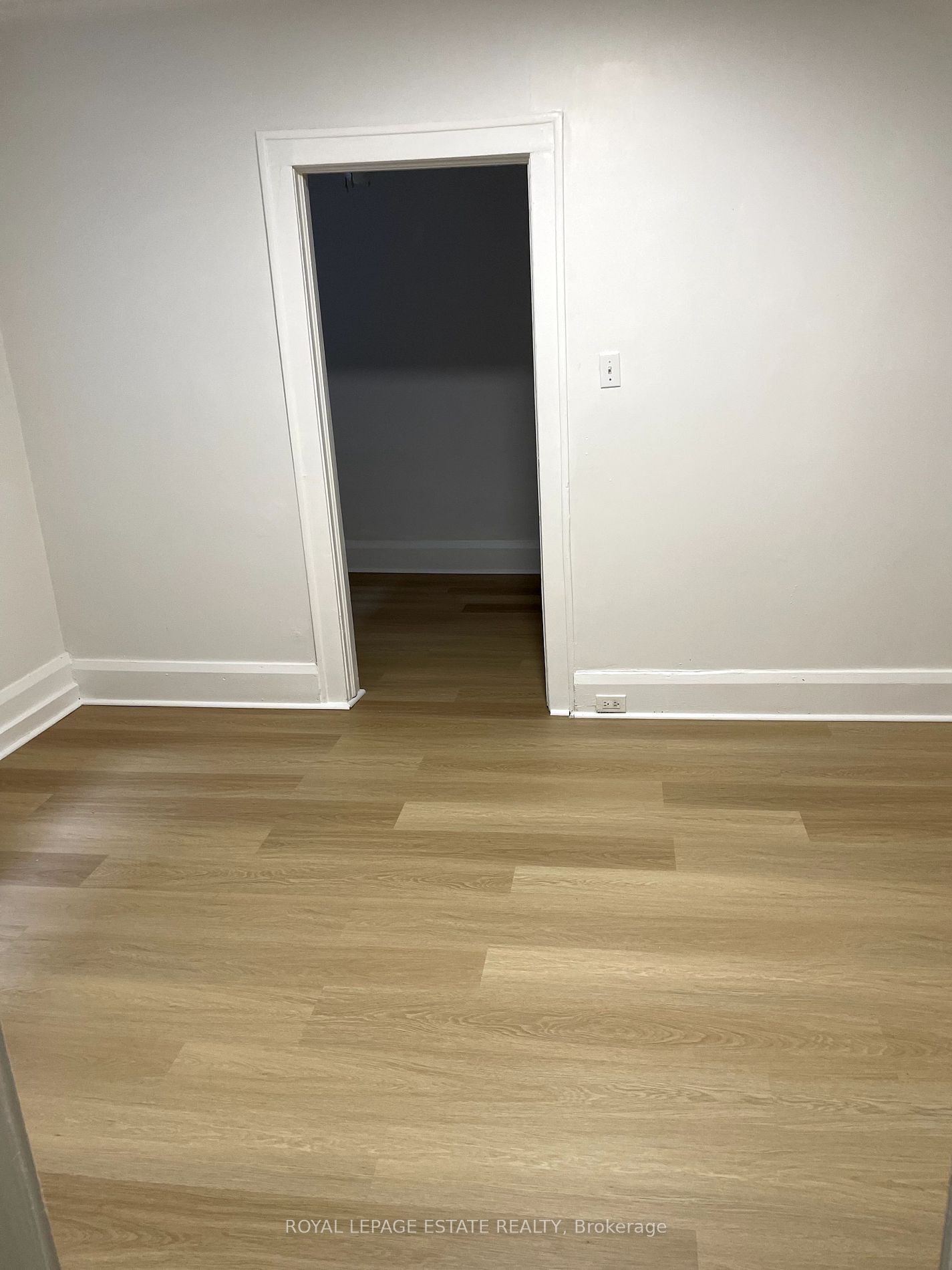 2449 Queen St E 04 Property Photo 24