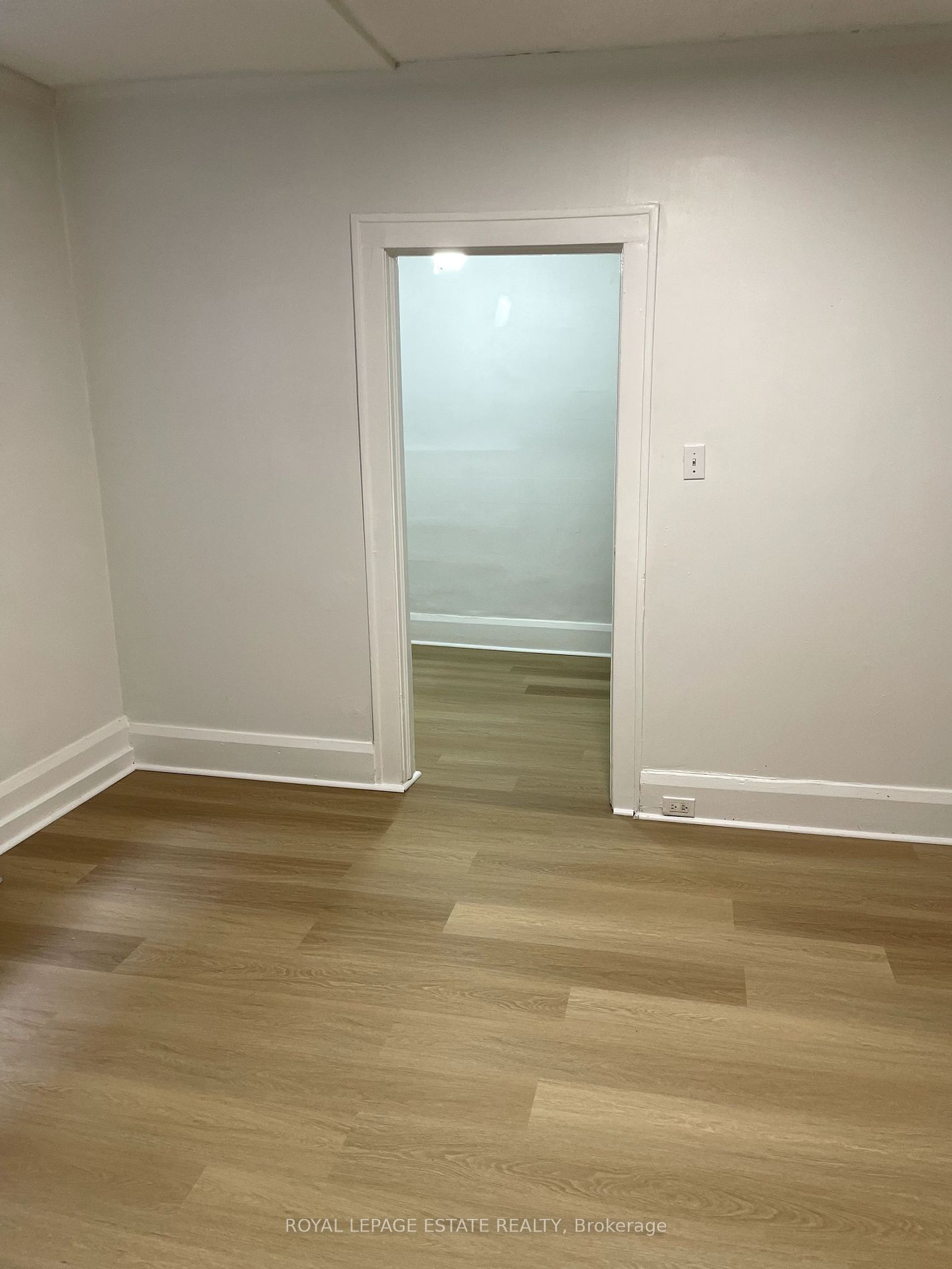 2449 Queen St E 04 Property Photo 26