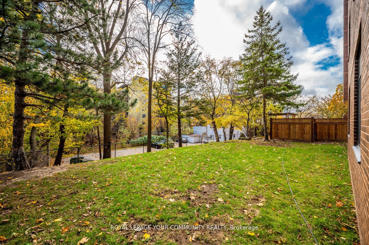 1665 Victoria Park Ave 6 Property Photo 12
