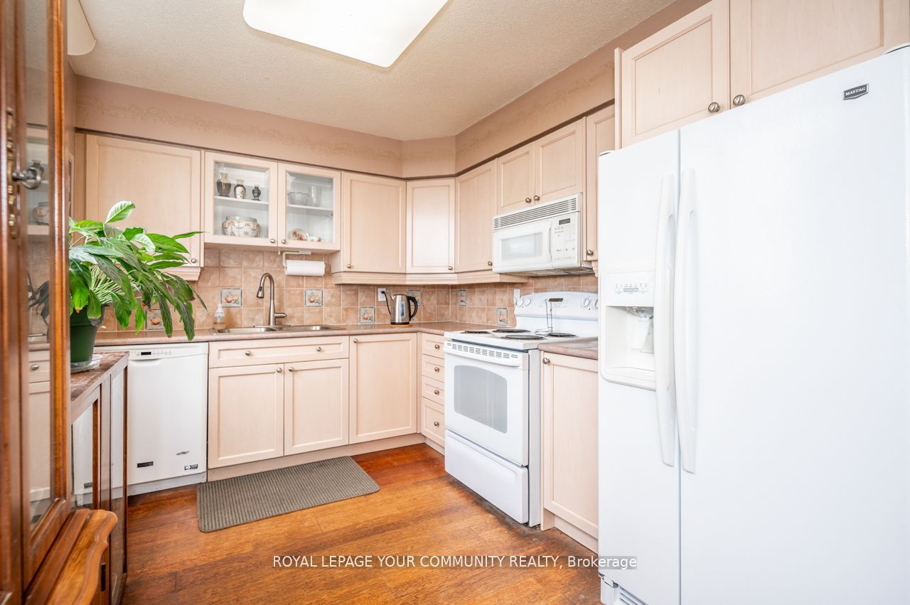 1665 Victoria Park Ave 6 Property Photo 15