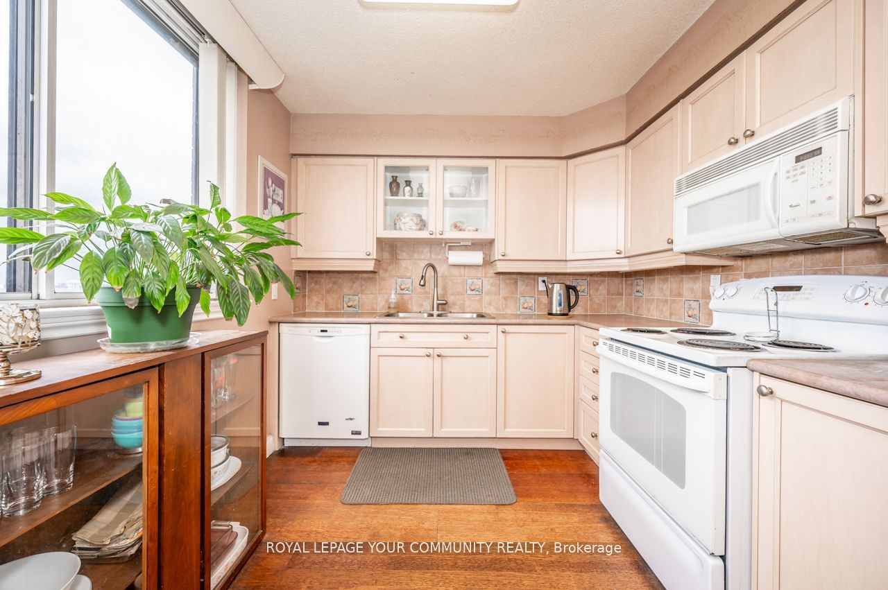 1665 Victoria Park Ave 6 Property Photo 24