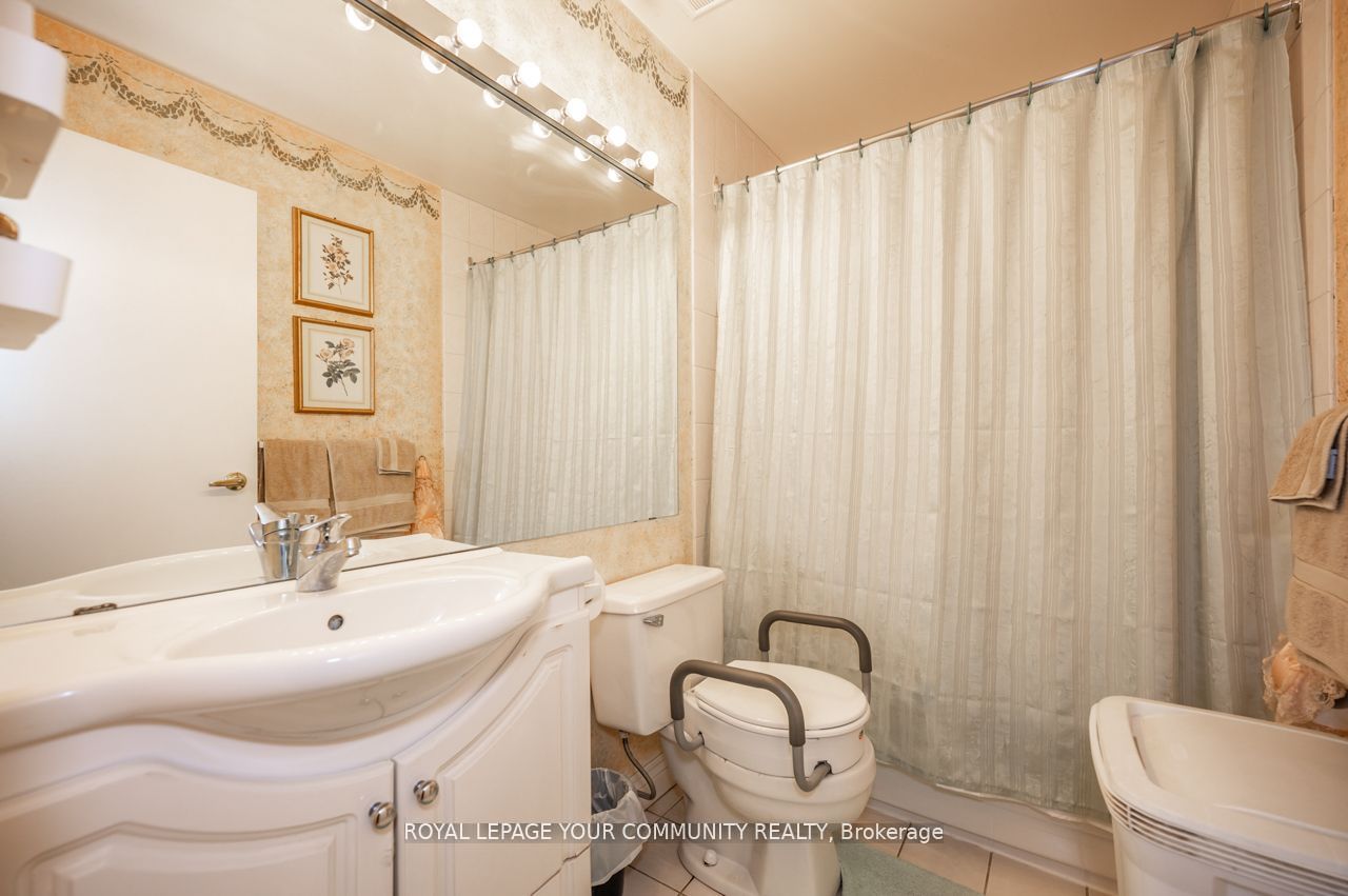 1665 Victoria Park Ave 6 Property Photo 35