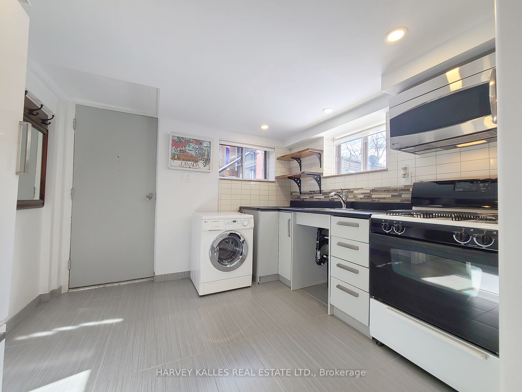 27 Hiawatha Rd Property Photo 5