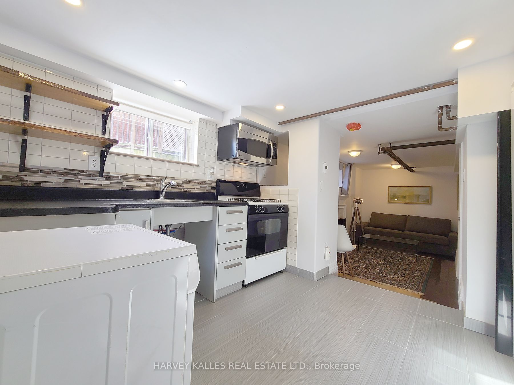 27 Hiawatha Rd Property Photo 6