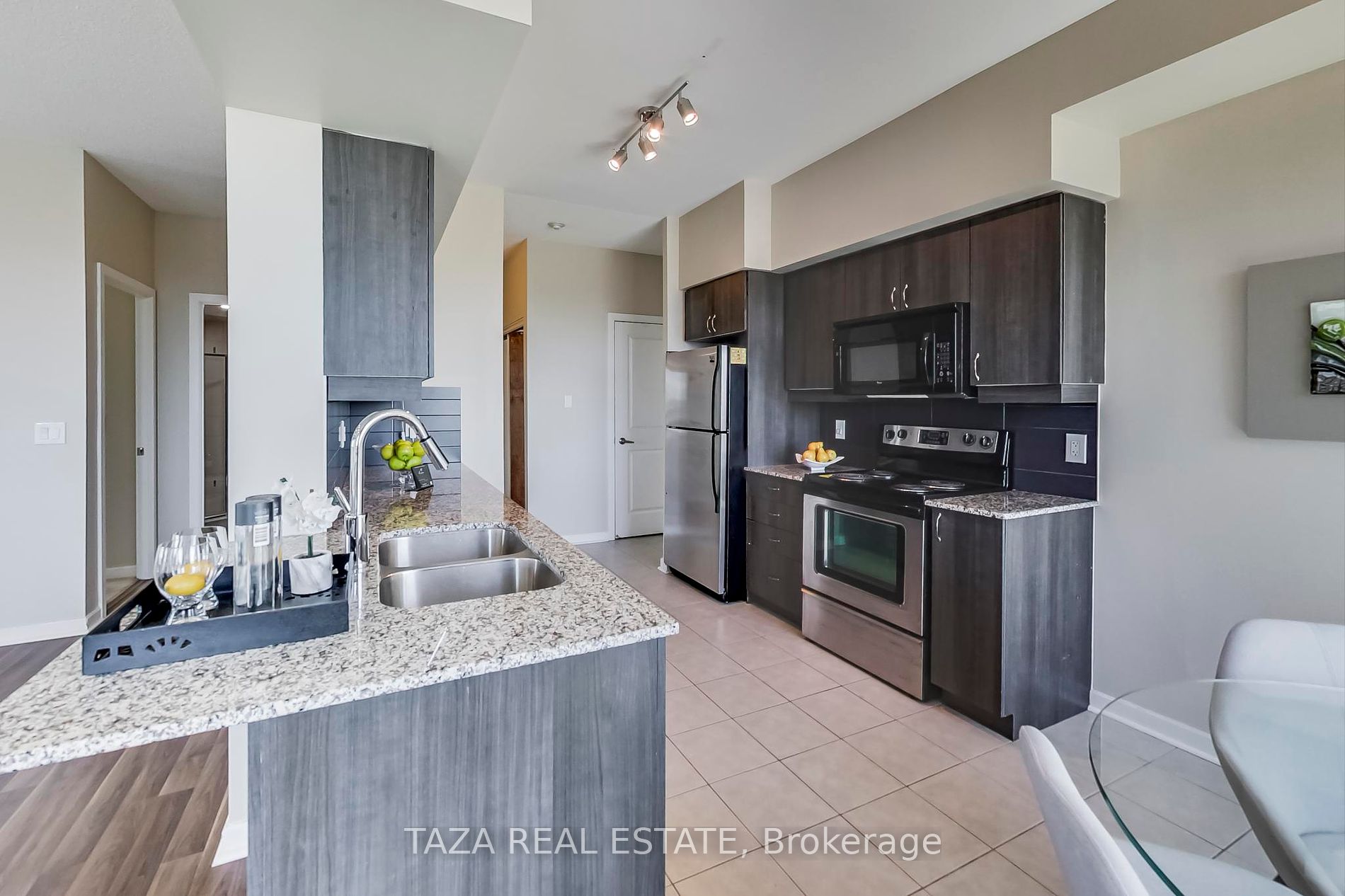 1235 Bayly St 02 Property Photo 3