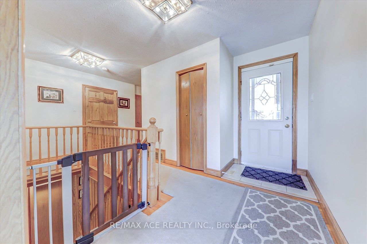 15 Strandhill Dr Property Photo 6