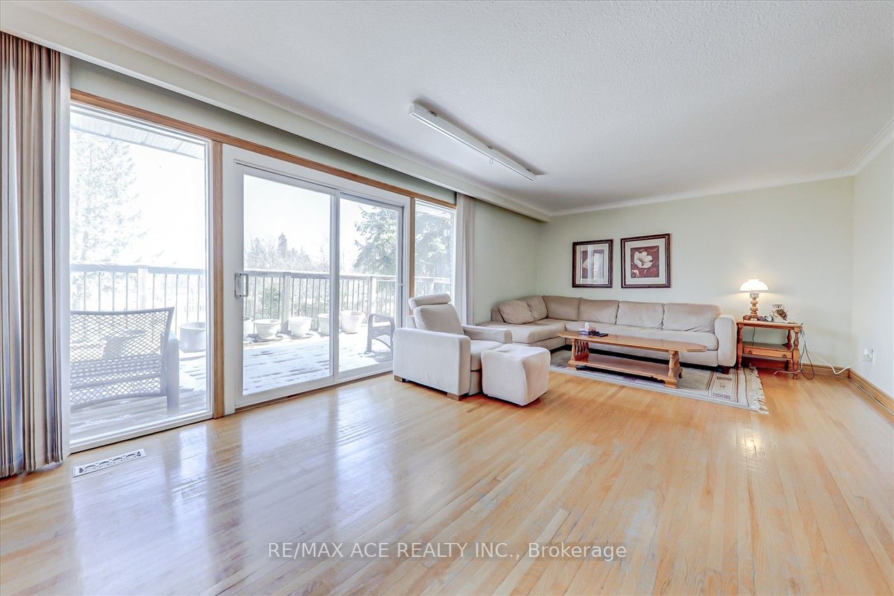 15 Strandhill Dr Property Photo 7