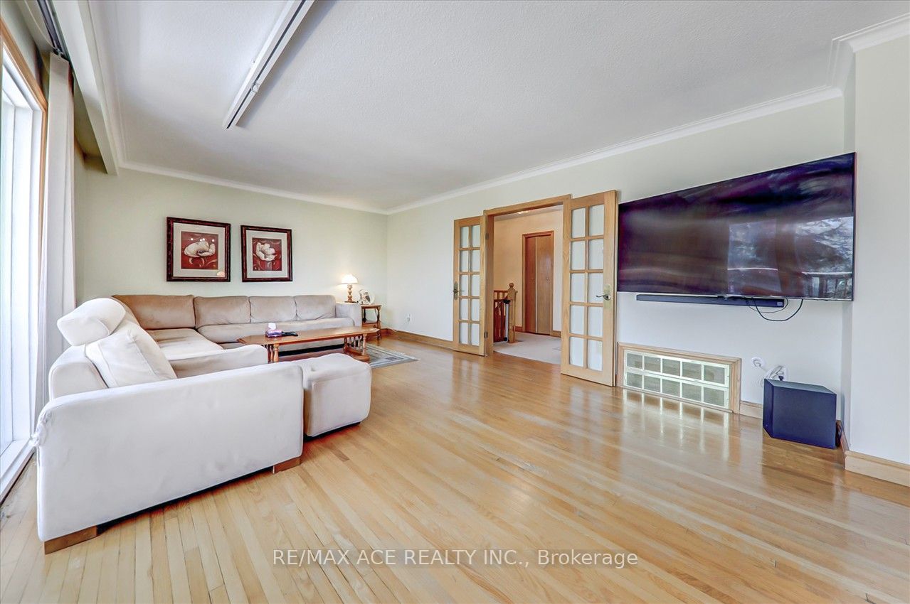 15 Strandhill Dr Property Photo 8
