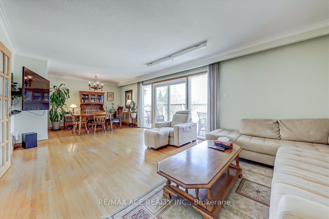 15 Strandhill Dr Property Photo 9