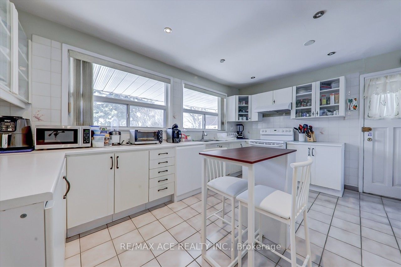15 Strandhill Dr Property Photo 14