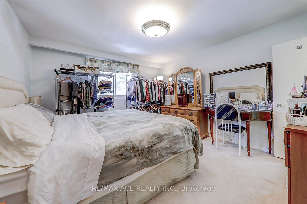 15 Strandhill Dr Property Photo 16