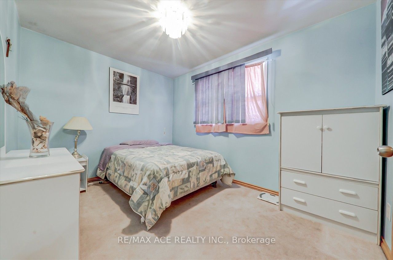 15 Strandhill Dr Property Photo 19