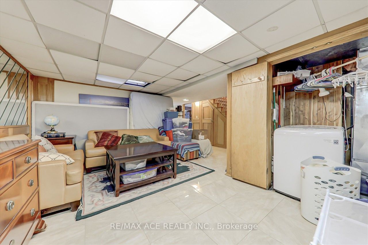 15 Strandhill Dr Property Photo 24