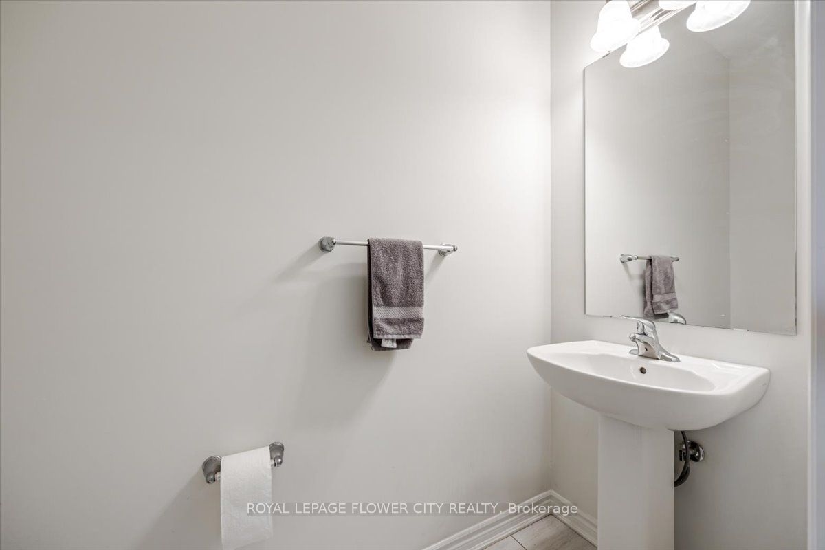 338 Okanagan Path Property Photo 4
