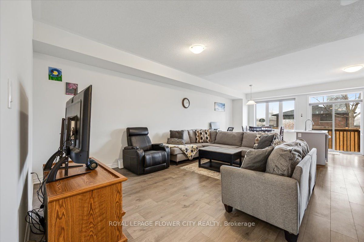 338 Okanagan Path Property Photo 5