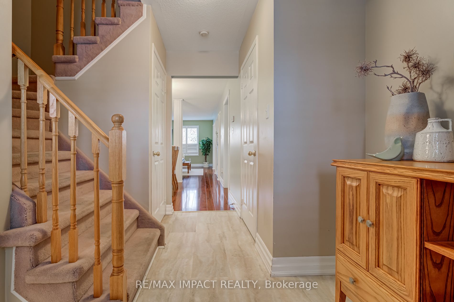 672 Coldstream Dr Property Photo 6