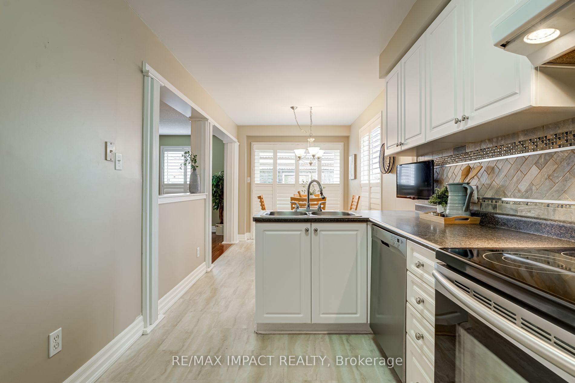 672 Coldstream Dr Property Photo 15