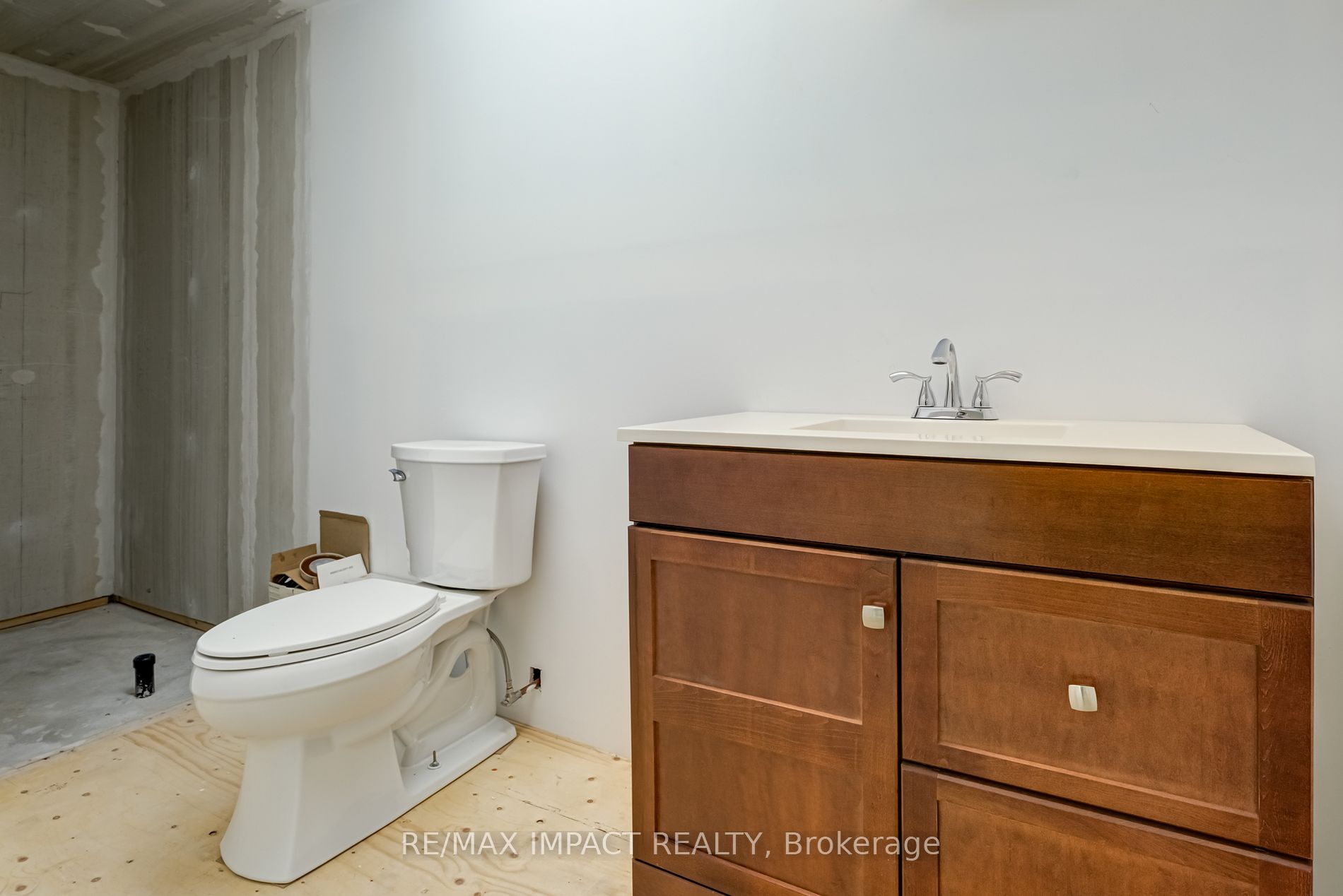 672 Coldstream Dr Property Photo 35