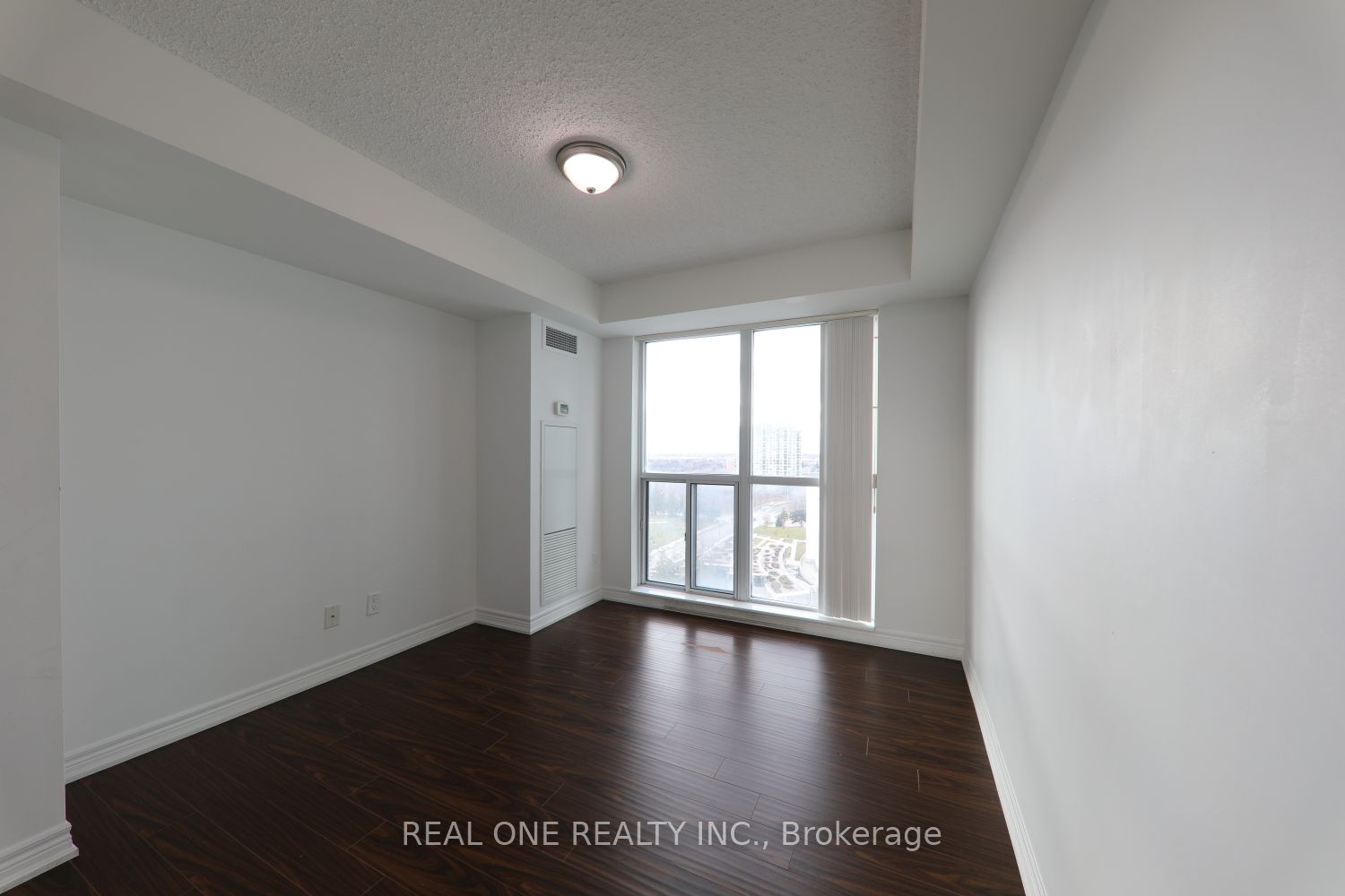 50 Town Centre Ct Property Photo 1