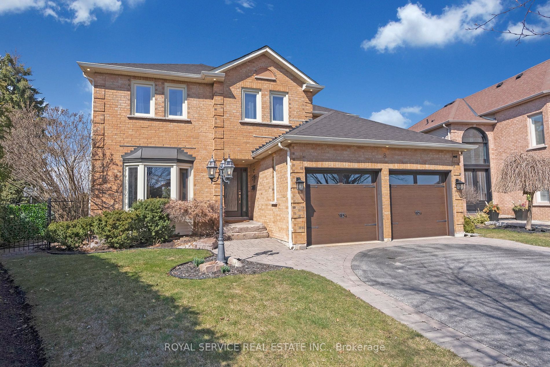 8 Thornbury Crt Property Photo 1