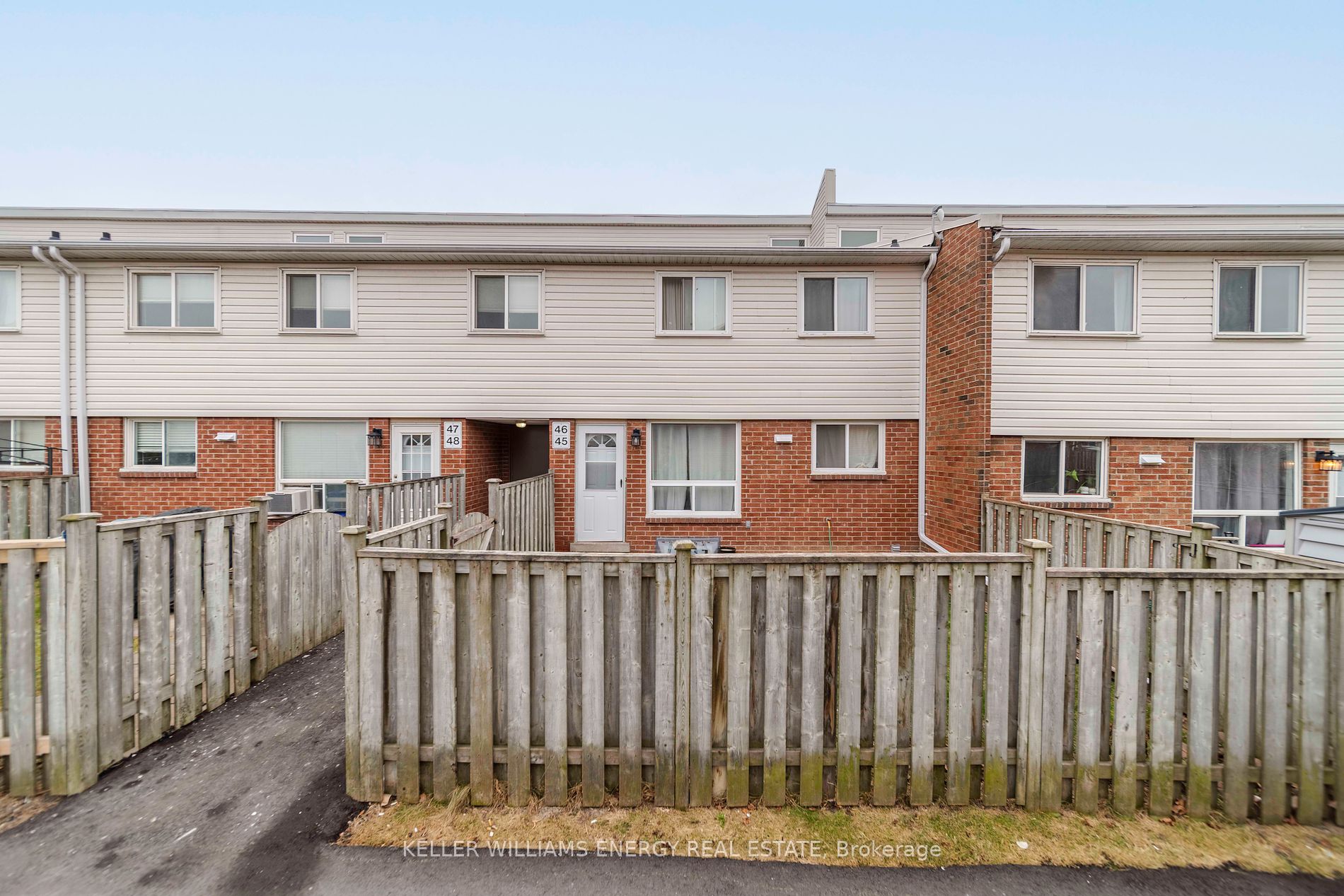 401 Wentworth St W Property Photo 1