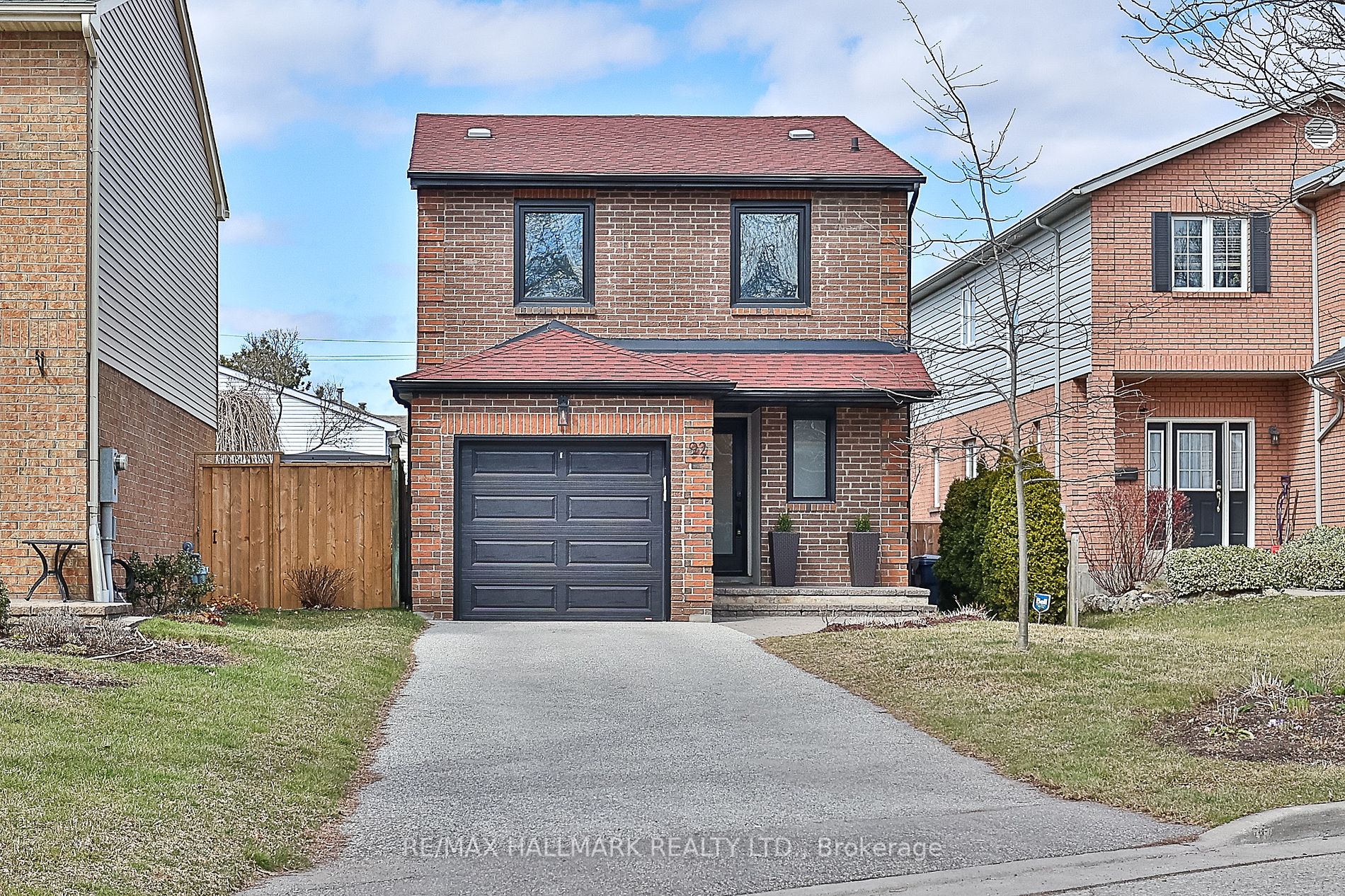 92 Coalport Dr Property Photo 1