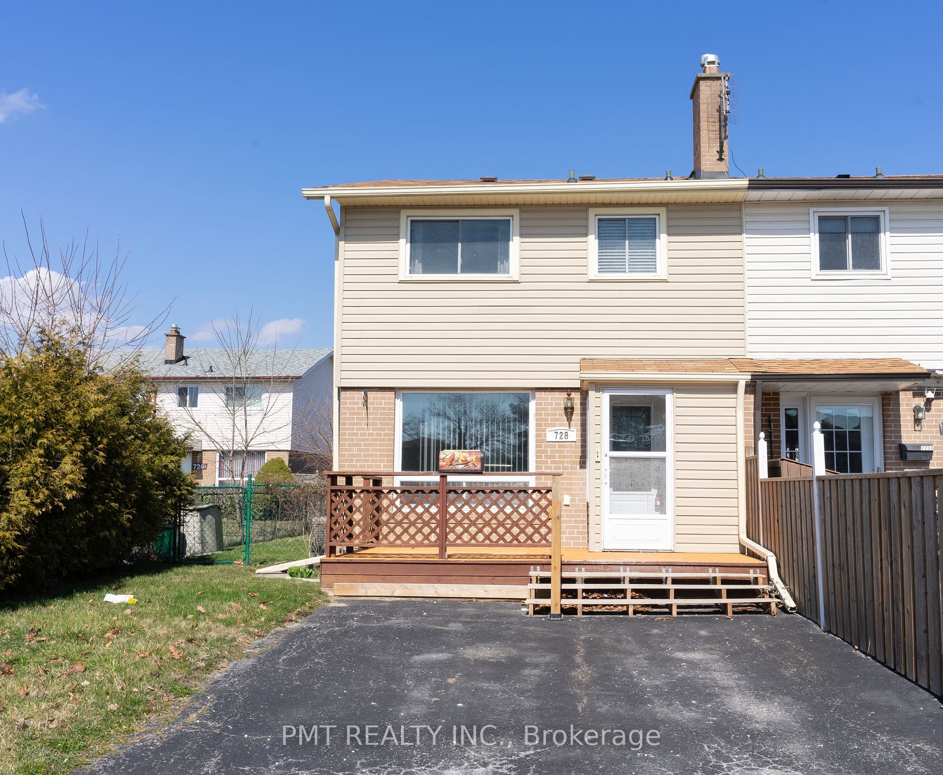 728 Krosno Blvd Property Photo 1
