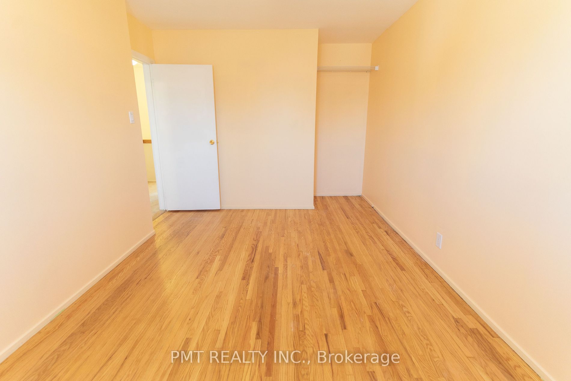 728 Krosno Blvd Property Photo 6
