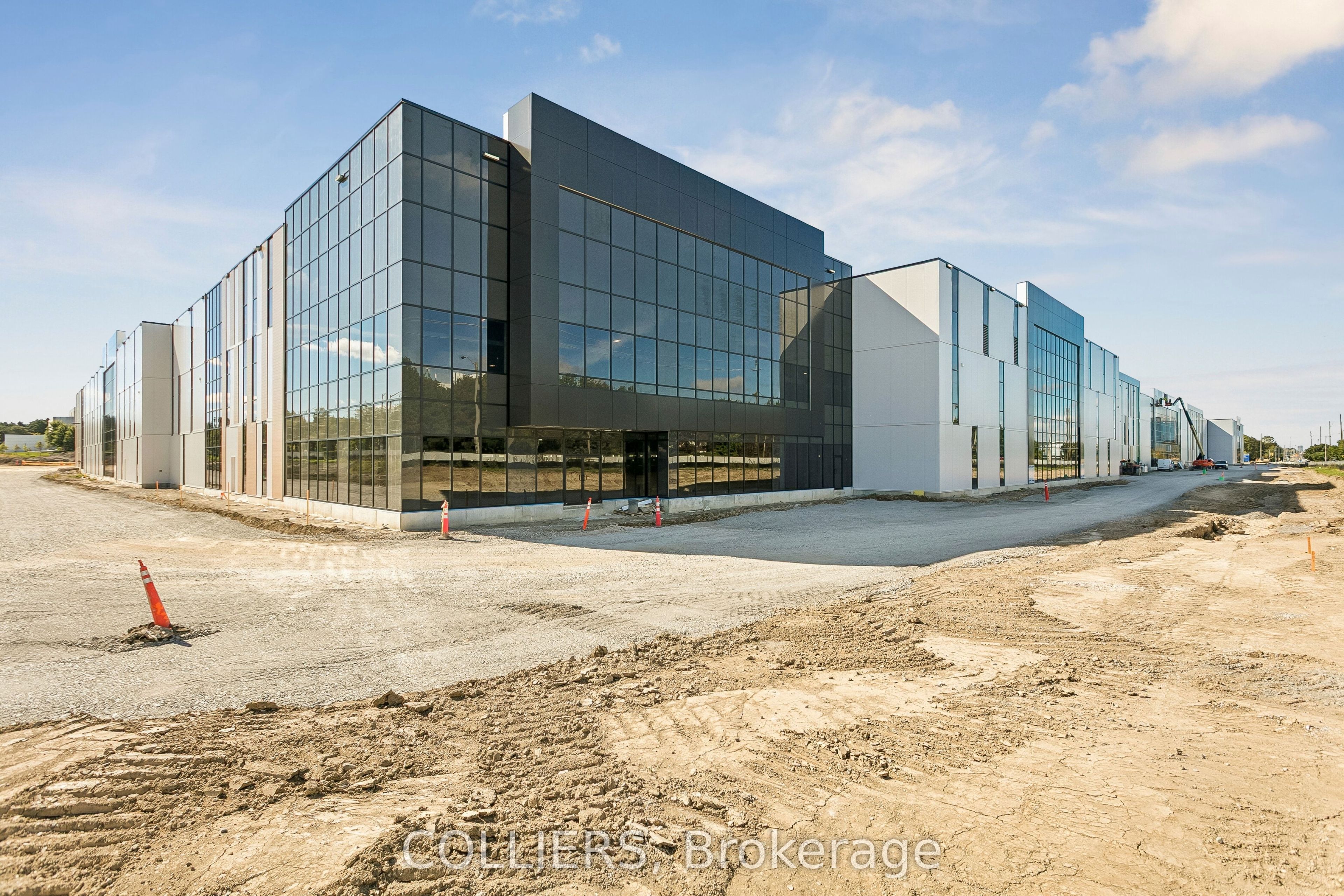 Na Steeles Avenue E B Property Photo 1