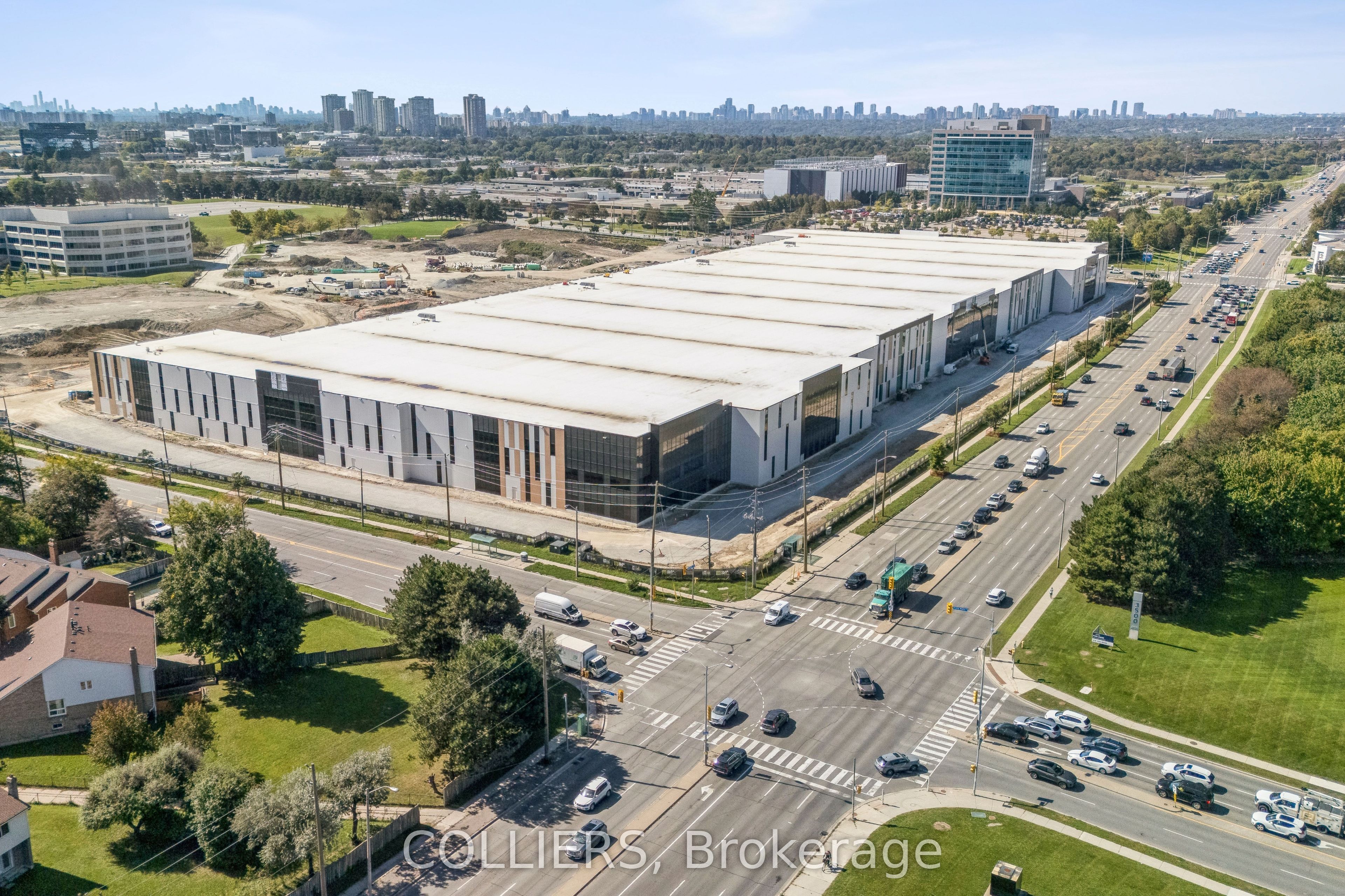 Na Steeles Avenue E B Property Photo 2