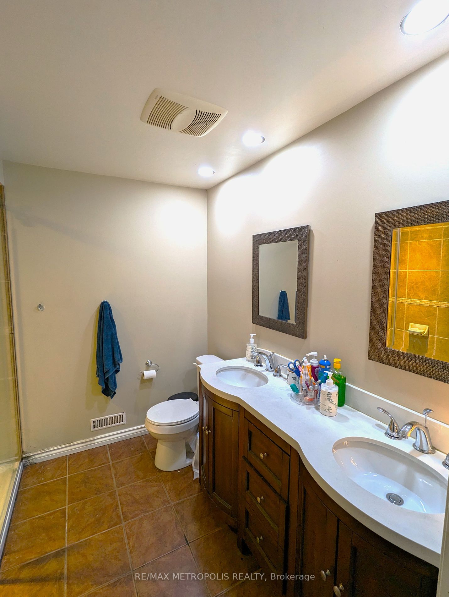 18 Woodlawn Crt Property Photo 8