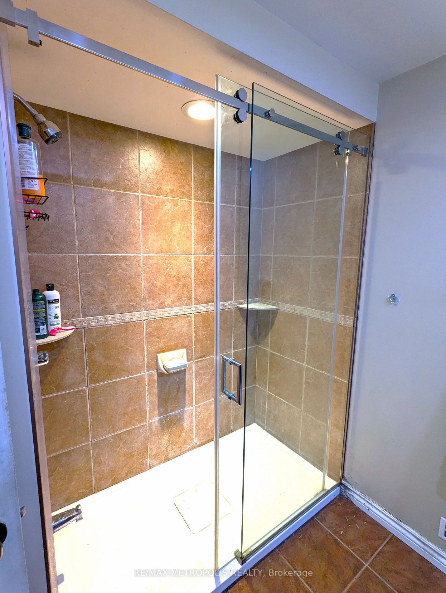 18 Woodlawn Crt Property Photo 9